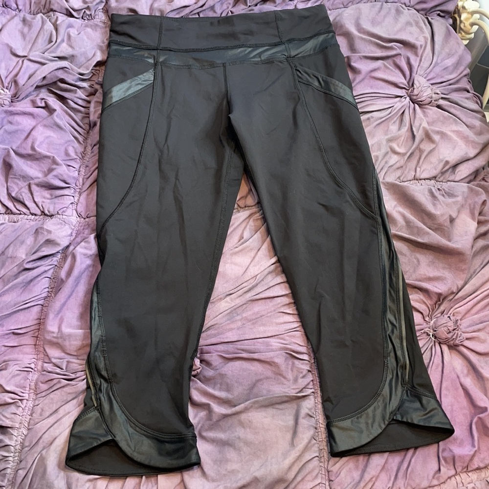 Lululemon Chase Me Crop II mesh pocketed leggings reflective - Picture 2 of 8